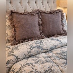 Ethan Allen Teal, White Paisley Floral Duvet (Q) 2 Reg Shams, 2 Euro.